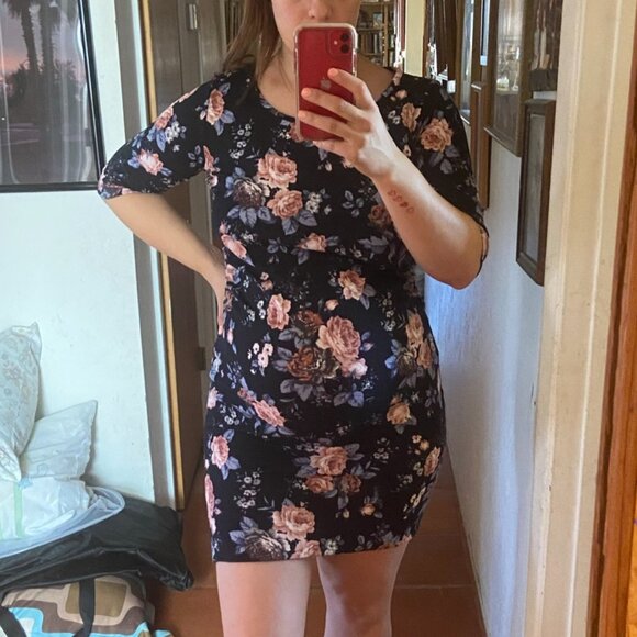 ✨✨✨ Host Pick ✨✨✨
PinkBlush Navy Floral Fitted Maternity Dress - Picture 6 of 9